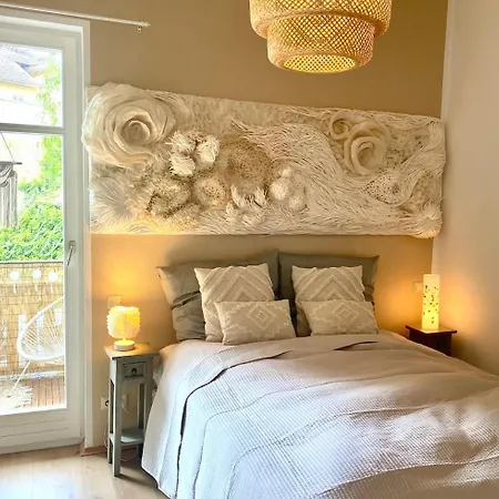 Art Apartment *